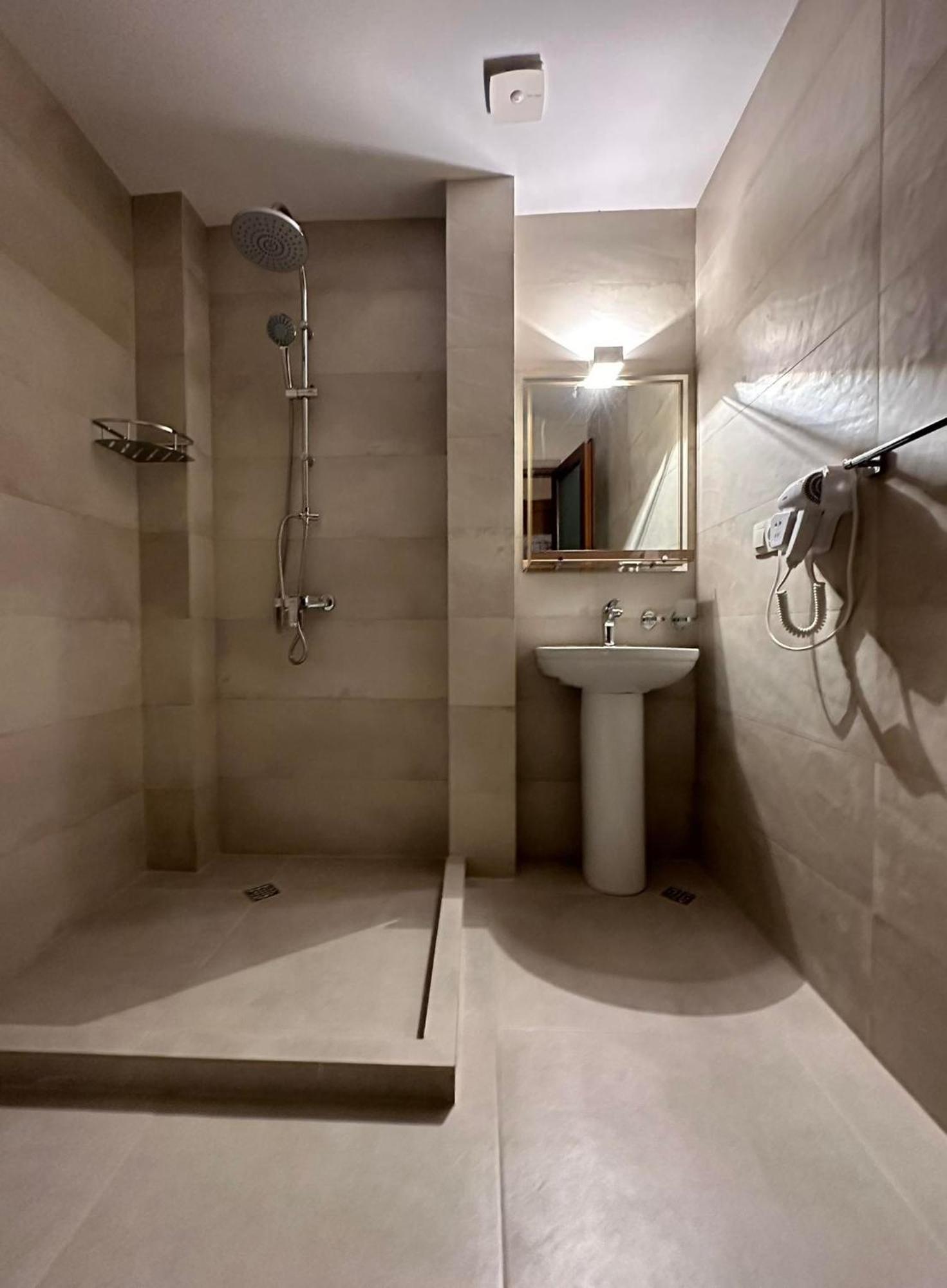 Karse Hotell Ambrolauri Rom bilde